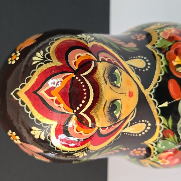 Vintage Russian Matryoshka 9 Piece Handpainted Nesting Wood Dolls - Picture 2 of 16